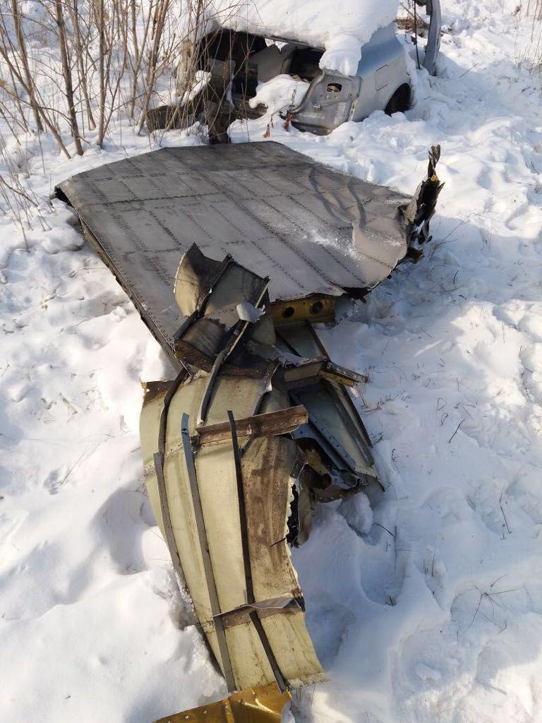 Розкидано по полю: в Росії з літака випало 9 тонн золота