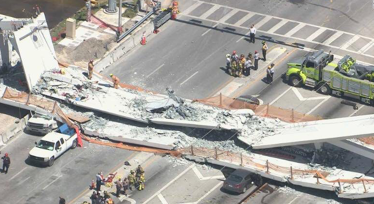 В Майами рухнул пешеходный мост, раздавив людей заживо