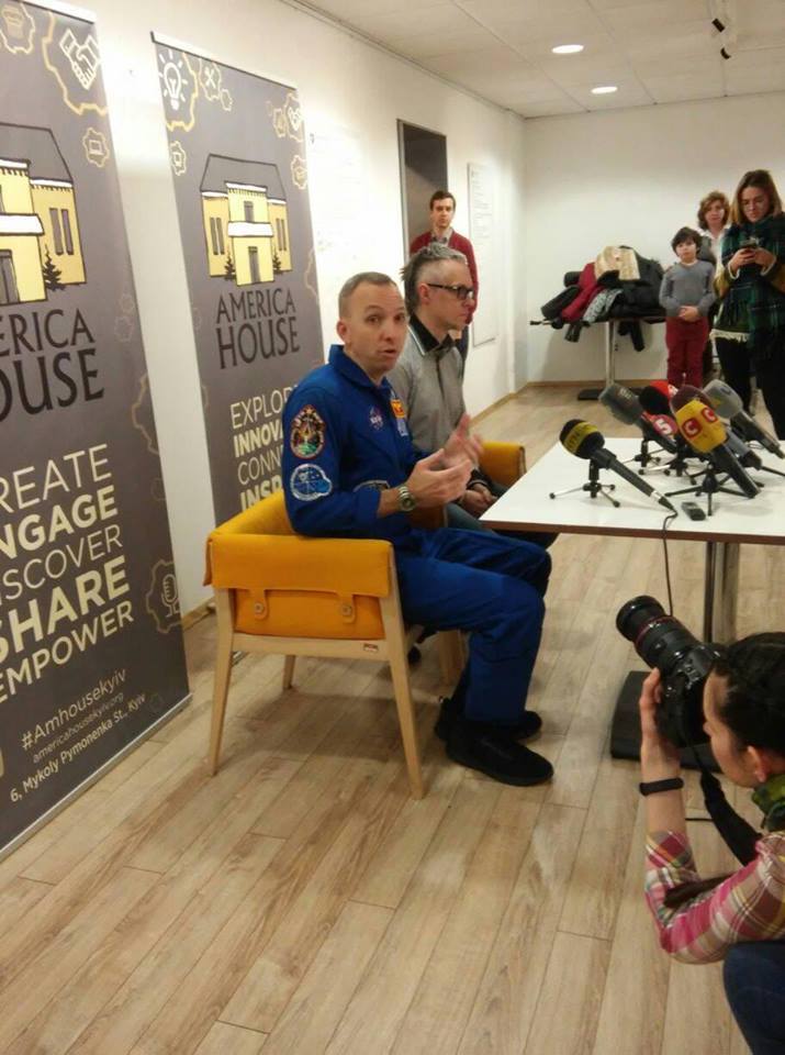 Астронавт NASA розповів історію з прапором України в космосі