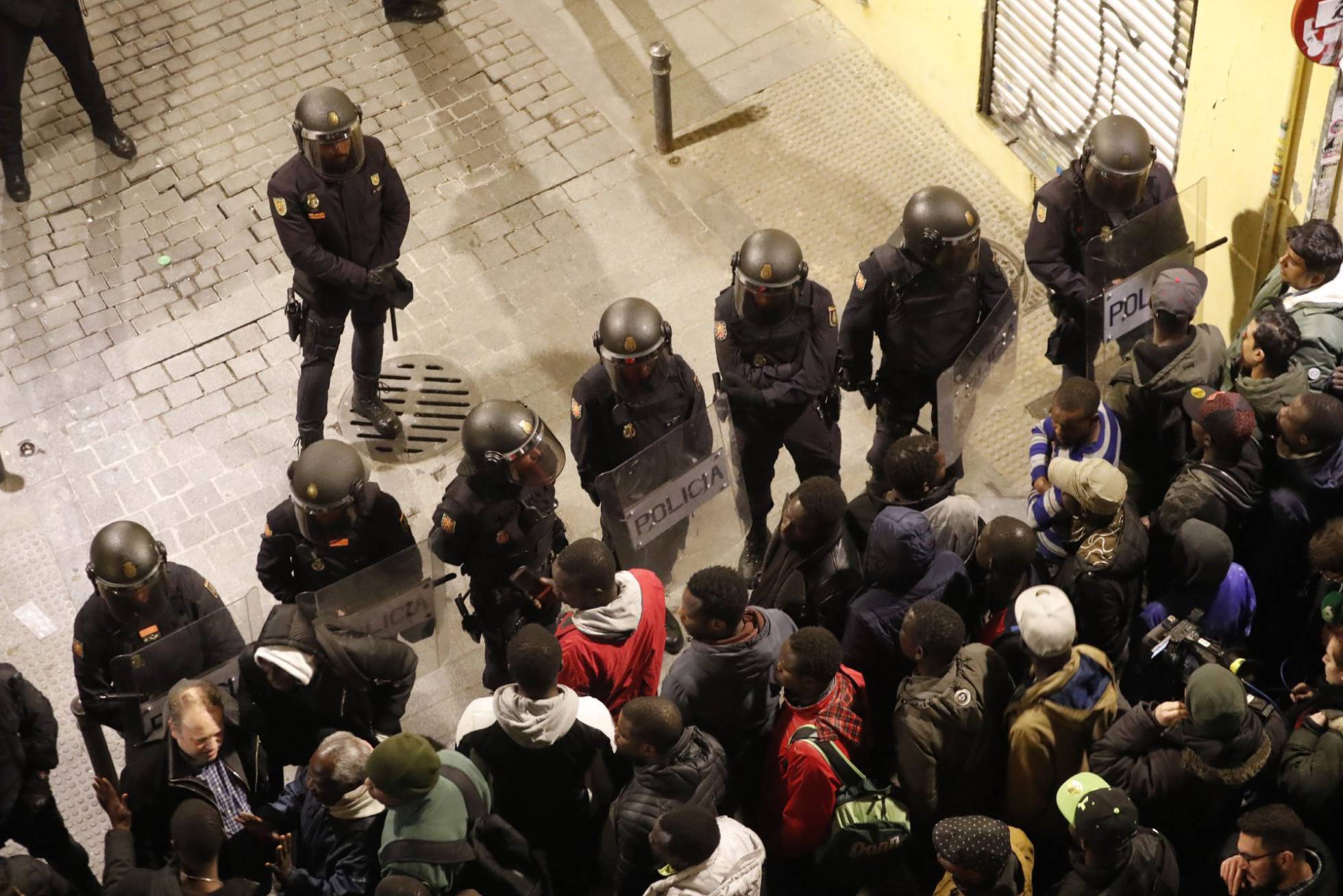 В Испании вспыхнули беспорядки из-за смерти африканца: десятки пострадавших