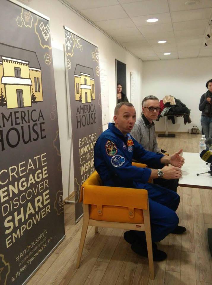 Астронавт NASA розповів історію з прапором України в космосі