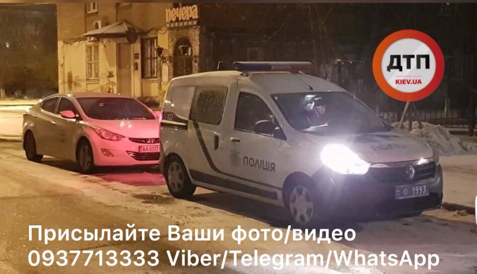 Труп знайшли в під'їзді: у Києві сталося жахливе вбивство