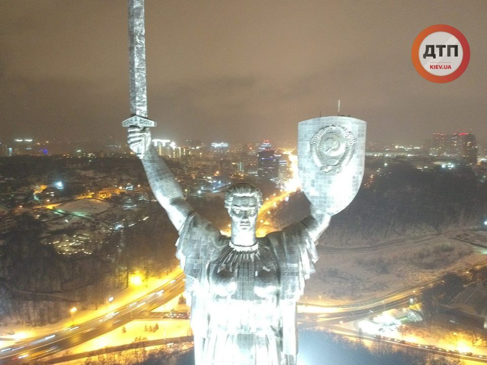 Метель над Киевом: снежный город показали с высоты птичьего полета