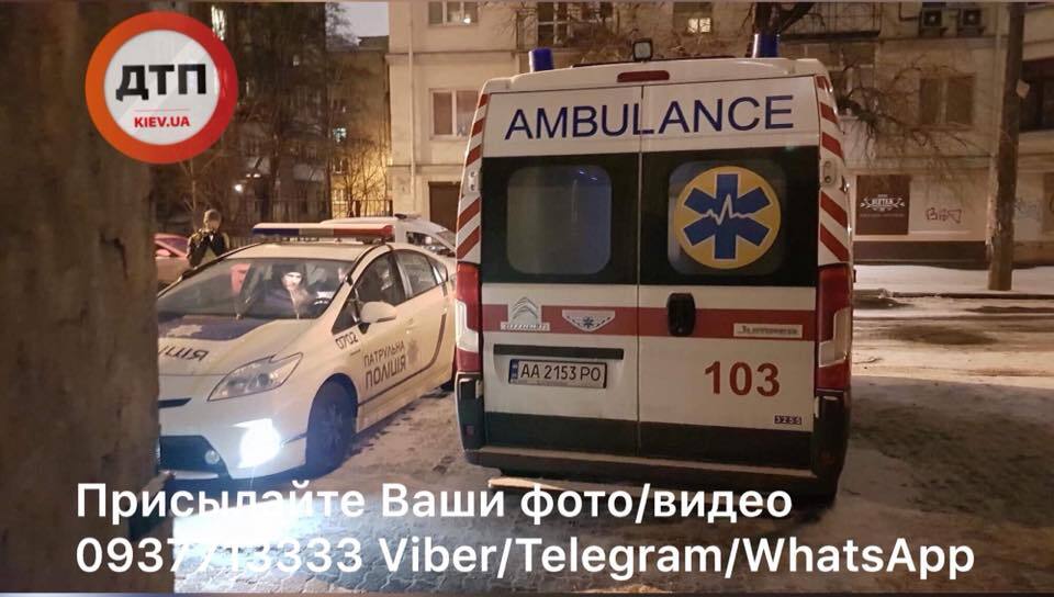 Труп знайшли в під'їзді: у Києві сталося жахливе вбивство
