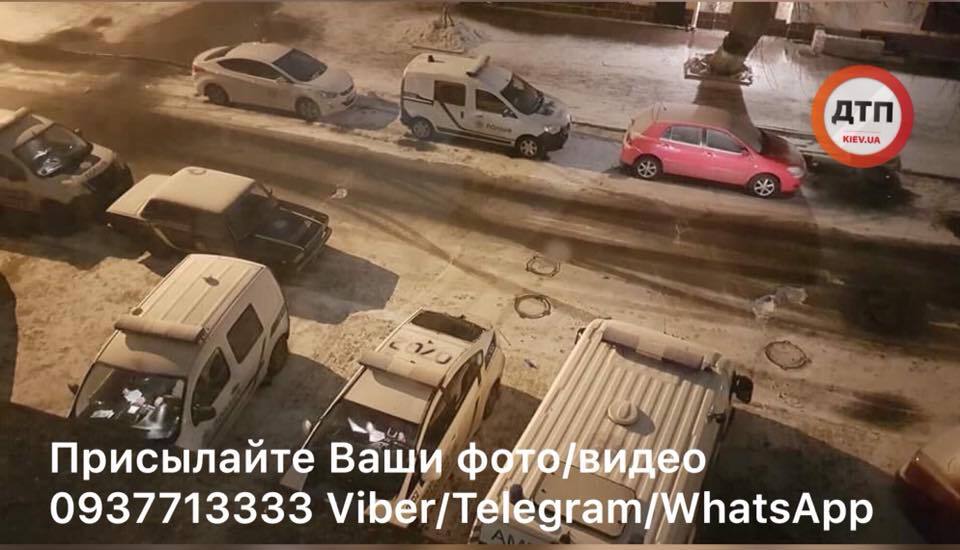 Труп знайшли в під'їзді: у Києві сталося жахливе вбивство