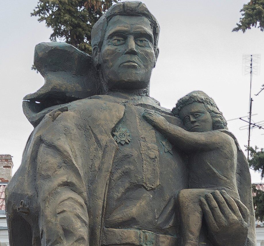 "Щось пішло не так": в Криму звели страшний пам'ятник