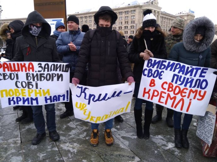 "Дуй в Бурятию": на Майдане Путина сравнили с Гитлером и "сожгли"