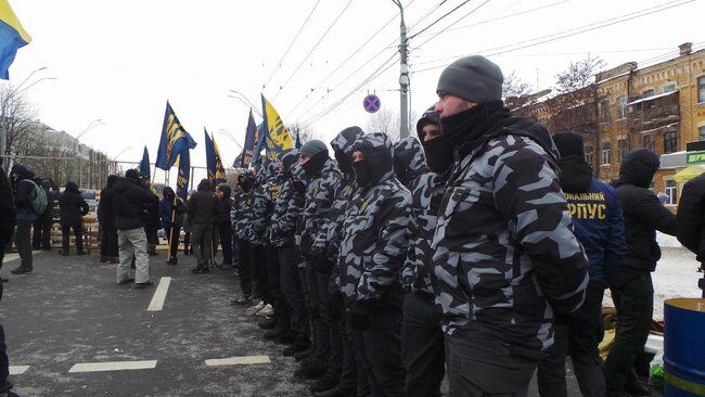 У Києві огородили посольство РФ: росіян не пускають на вибори Путіна