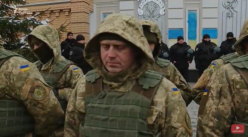 Дом Порошенко пикетировали протестующие с Майдана