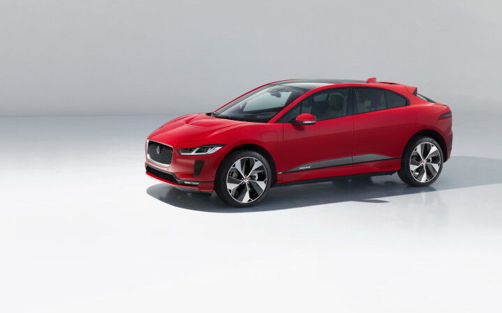 Jaguar "засветил" свой первый электромобиль: фото