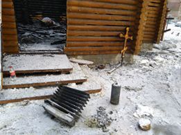 Остались одни стены: в Киеве сгорела церковь УПЦ КП