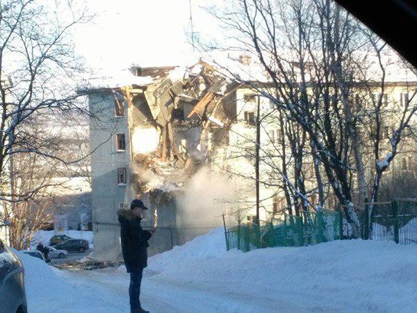 В Мурманске прогремел взрыв в жилом доме: обрушились три этажа