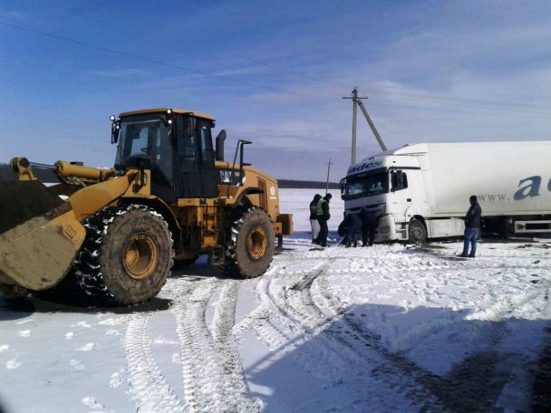 Украина попала в снежный плен: последствия непогоды. Карта пробок