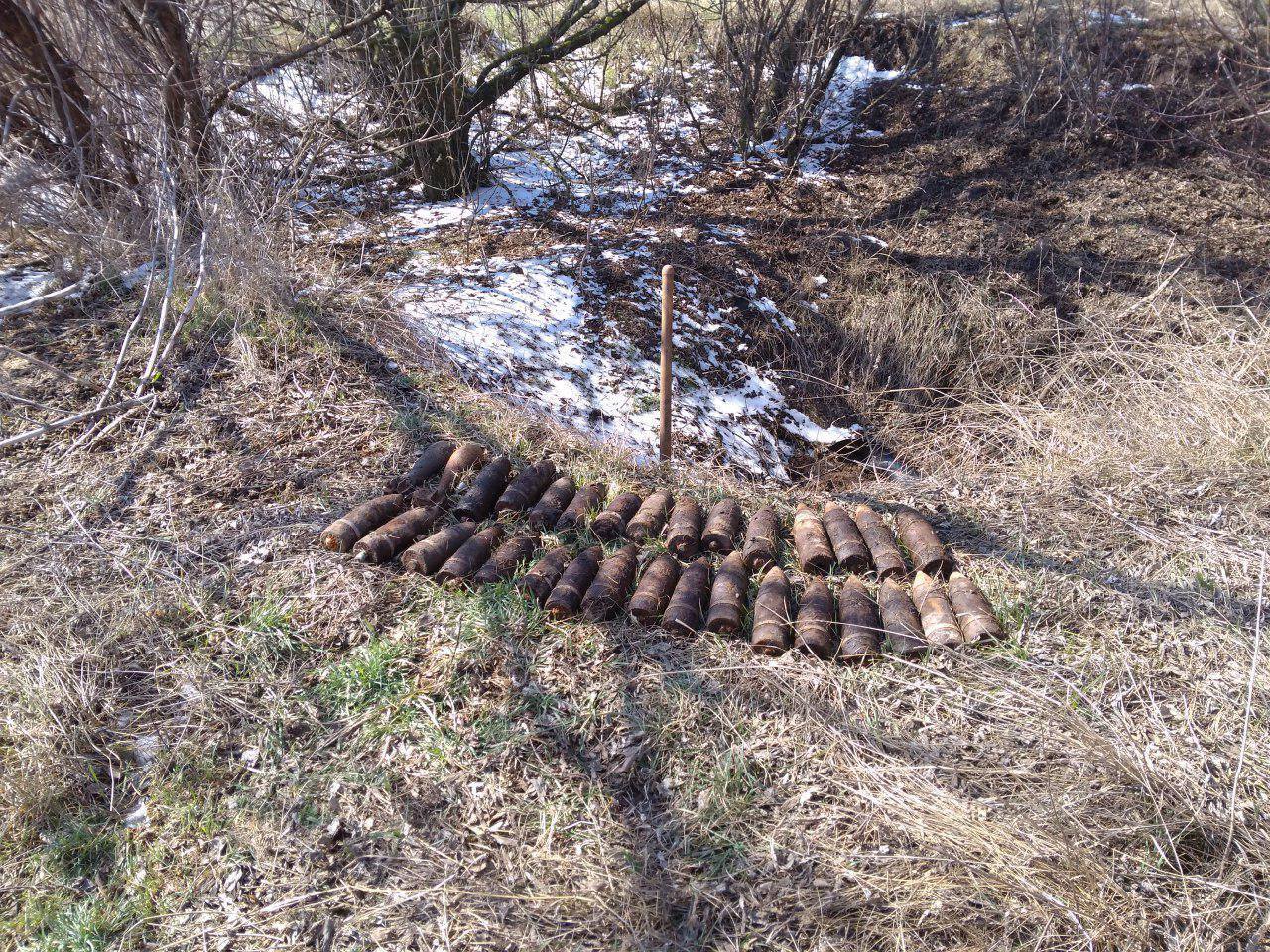 Саперы обнаружили арсенал снарядов в Запорожской области (ФОТО)