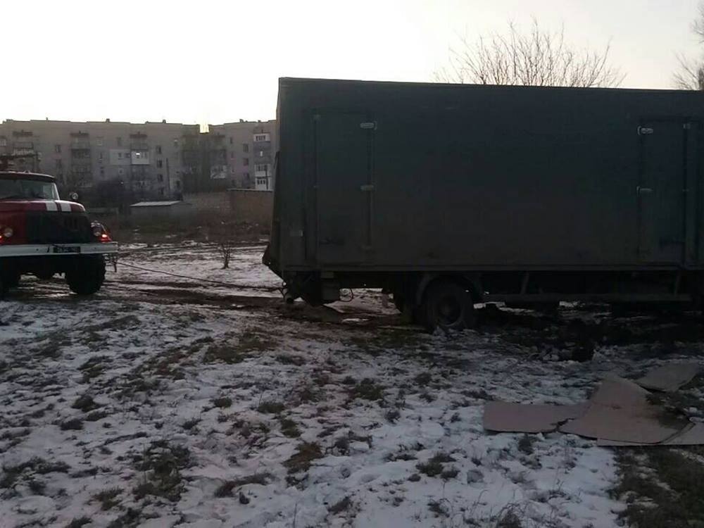 "Зима отступила": в МВД показали ловушки для авто на трассе