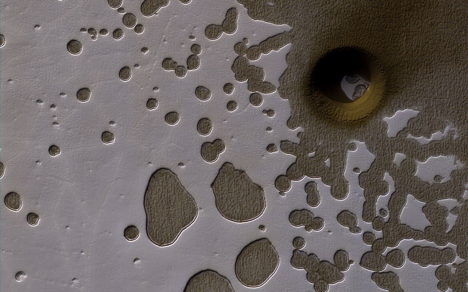 На Марсе нашли странный след: уникальное фото