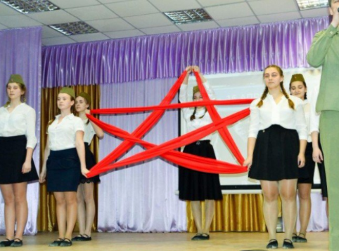 С красной звездой: в Крыму дети поучаствовали в пропагандистском конкурсе