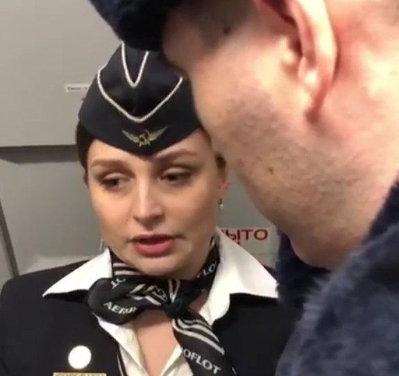 Російська зірка влаштувала дебош на борту: з'явилося відео з літака