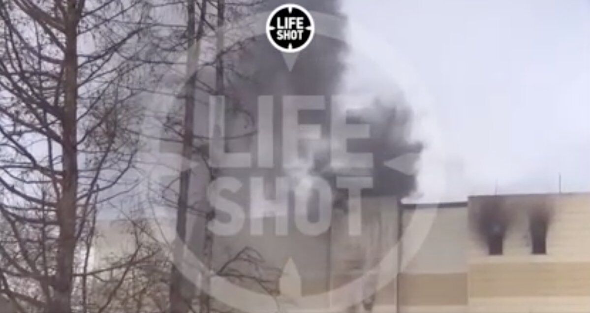 "Валит чёрный дым": торговый центр в Кемерово вновь загорелся