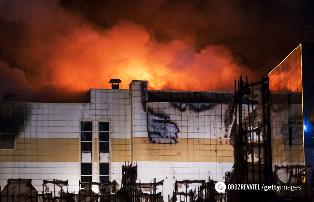Дети прыгали из окон: в России произошел пожар в ТЦ, более 60 жертв