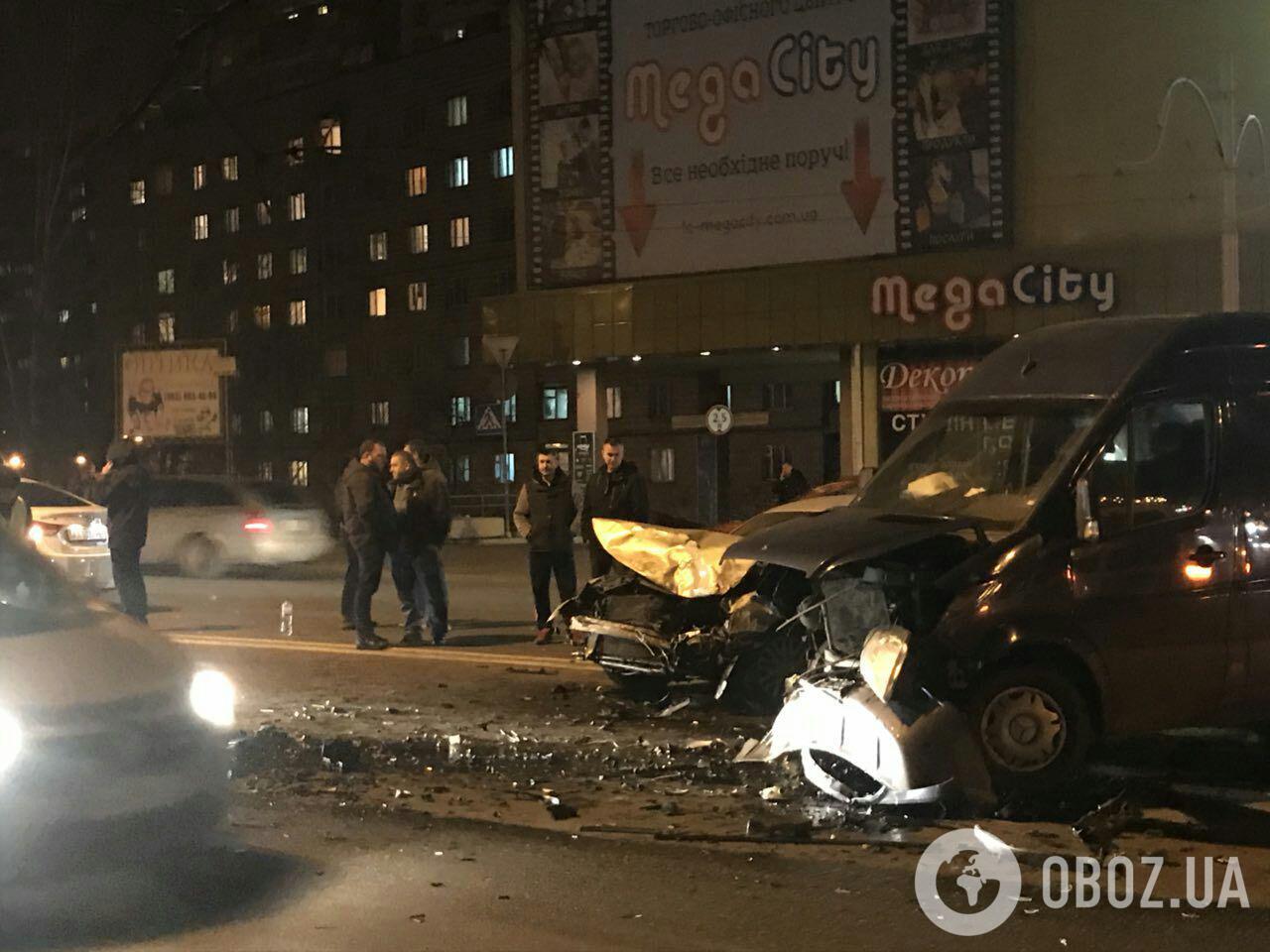 В Киеве произошло серьезное лобовое ДТП