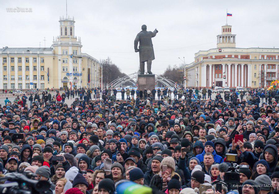 "Правду!" Тисячі жителів Кемерово вийшли на протест. Онлайн-трансляція