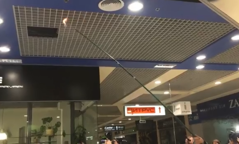 Остановились лифты и эскалаторы: как киевский ТРЦ проверял безопасность 