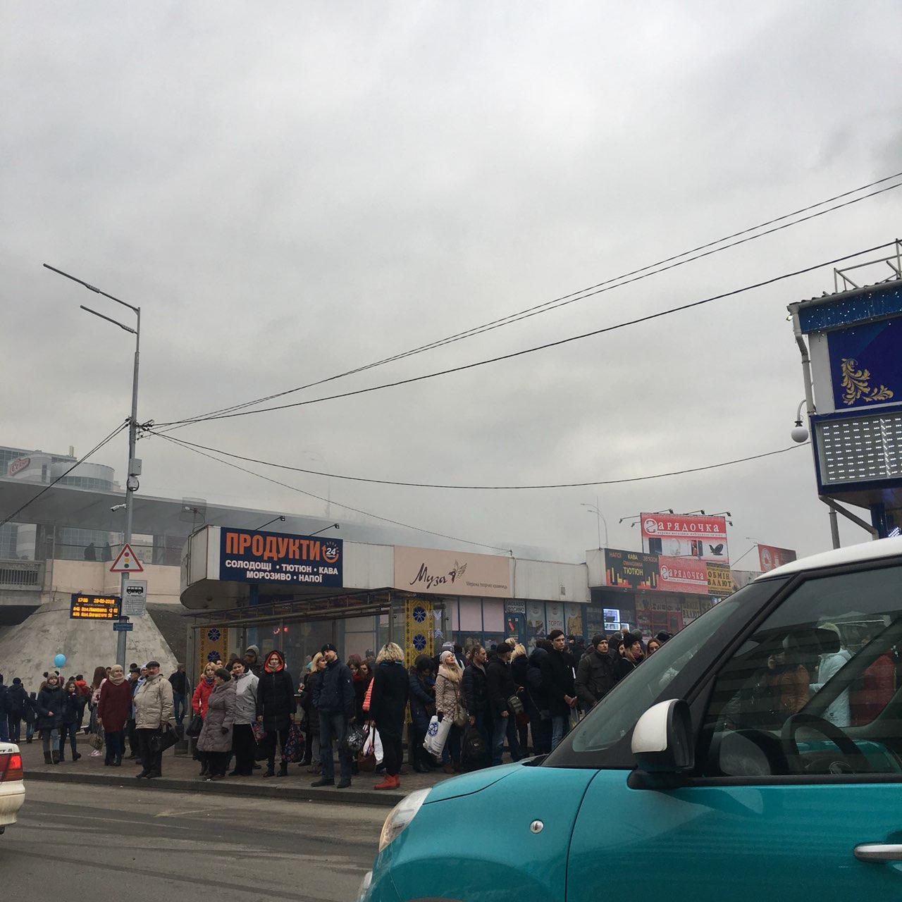 У Києві сталась масштабна пожежа: подробиці