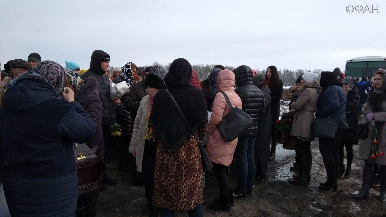Вся Росія в сльозах: в Кемерово поховали перших жертв пожежі