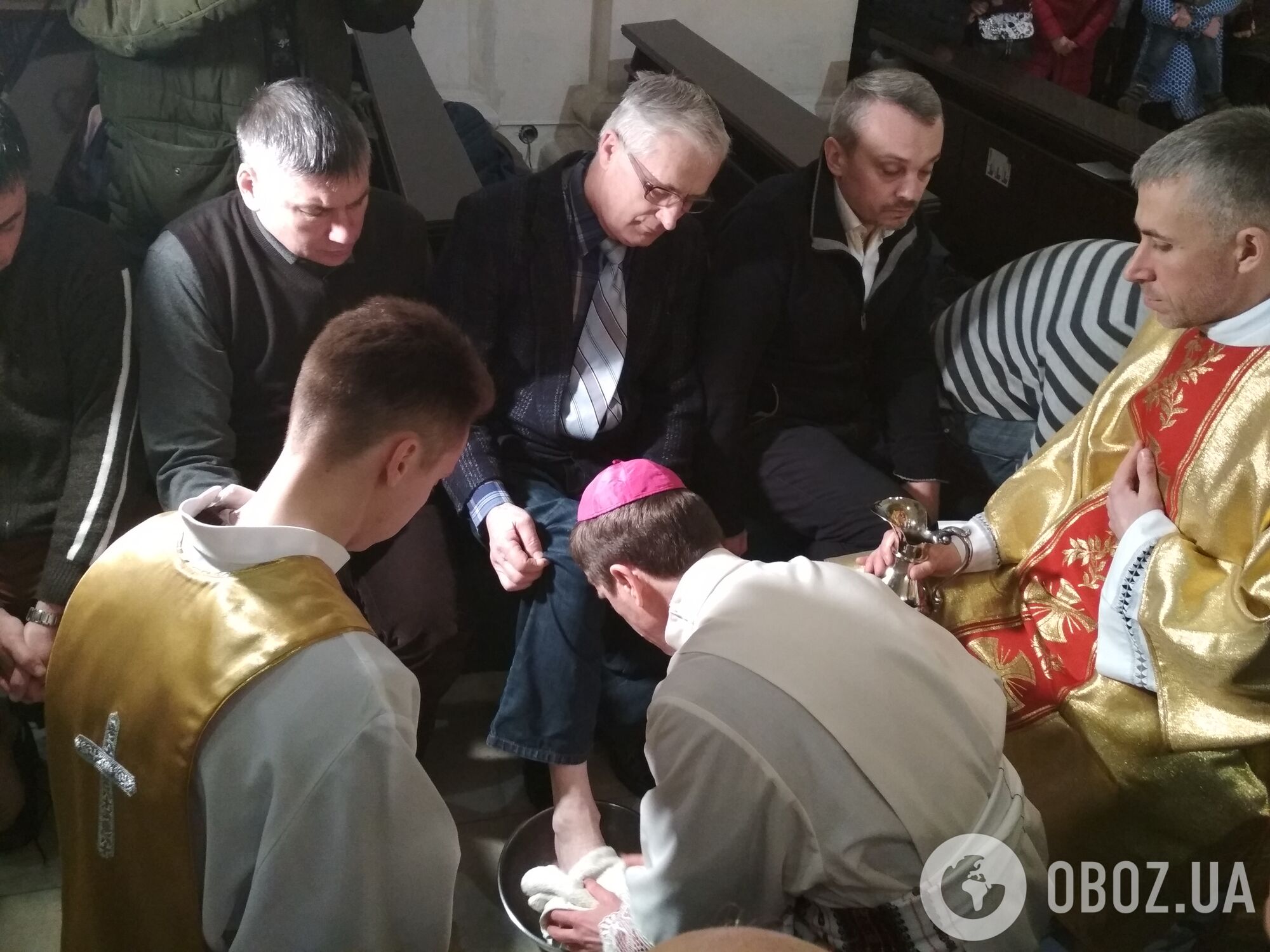 У київському костелі єпископ здійснив обряд обмивання ніг