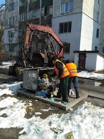 В Днепре активно ликвидируют мусорные завалы 