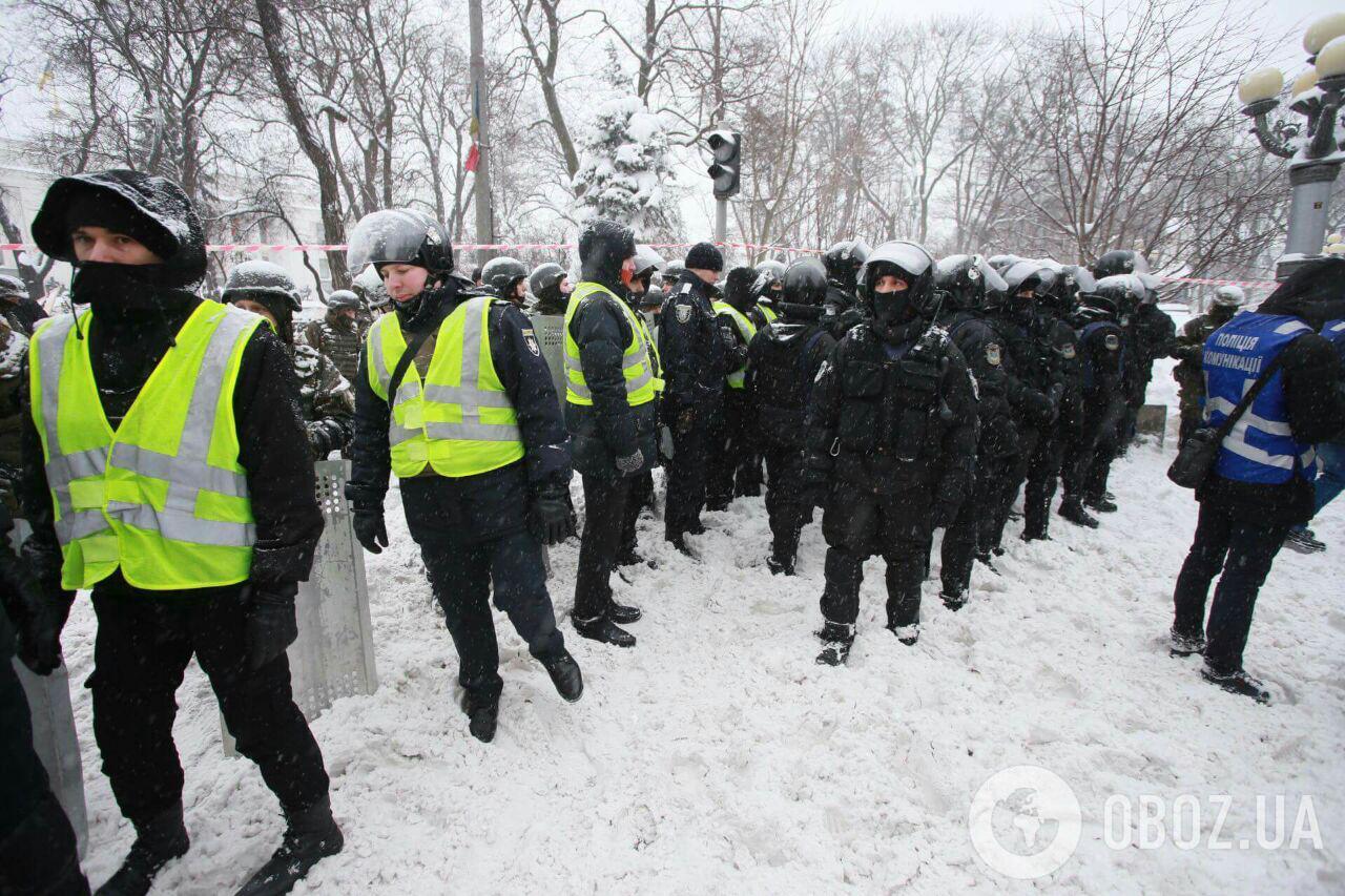 Знесення наметового містечка під Радою: ексклюзивні фото