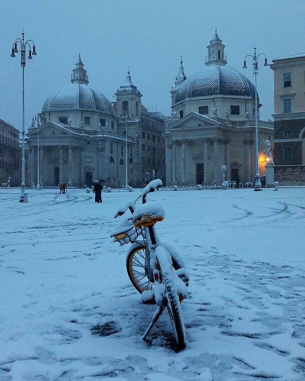 Рим впервые за много лет засыпало снегом: опубликованы фото