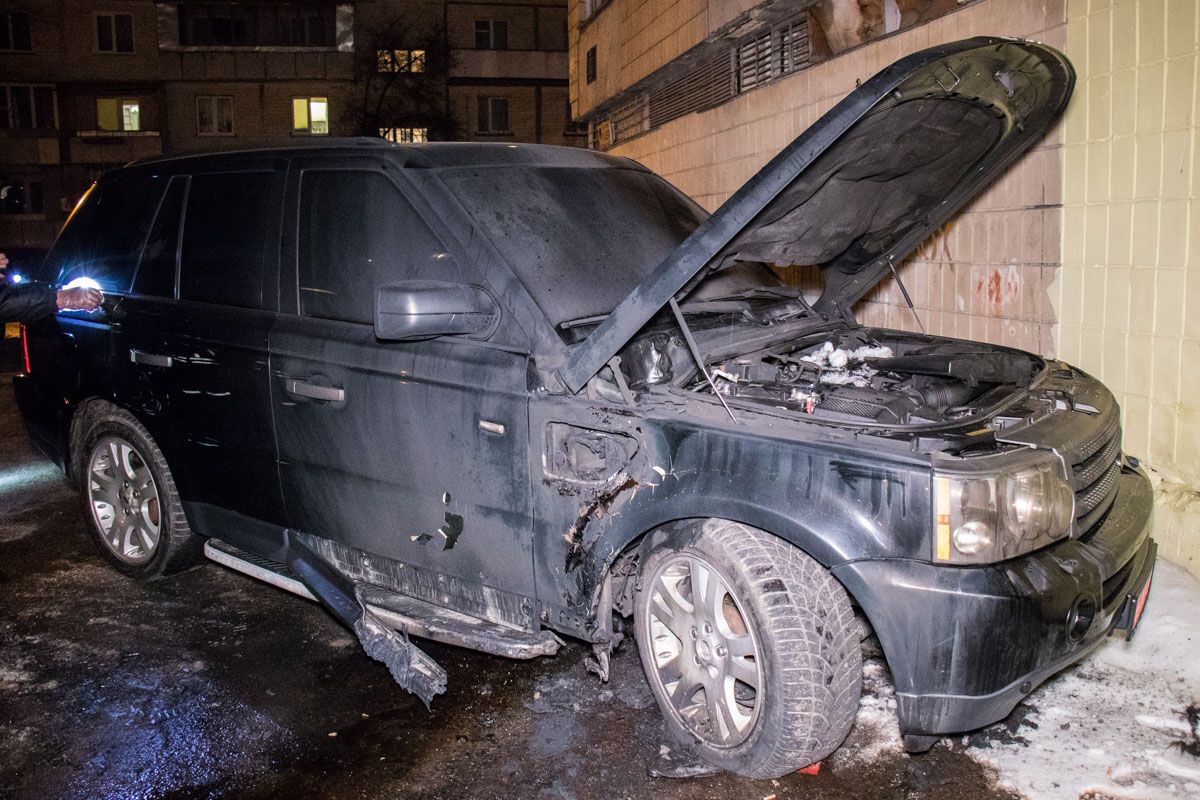 В Киеве пытались взорвать Range Rover