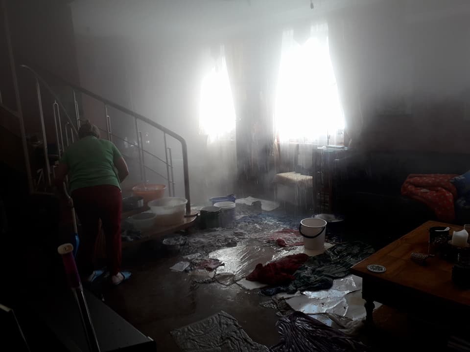 В Киеве в квартире известного писателя рухнул потолок