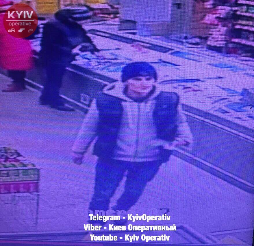 В Киеве воры засветились на камерах в известном супермаркете