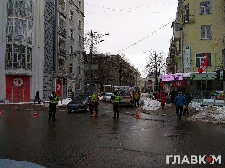 В Киеве автомобиль полиции из кортежа Порошенко сбил человека