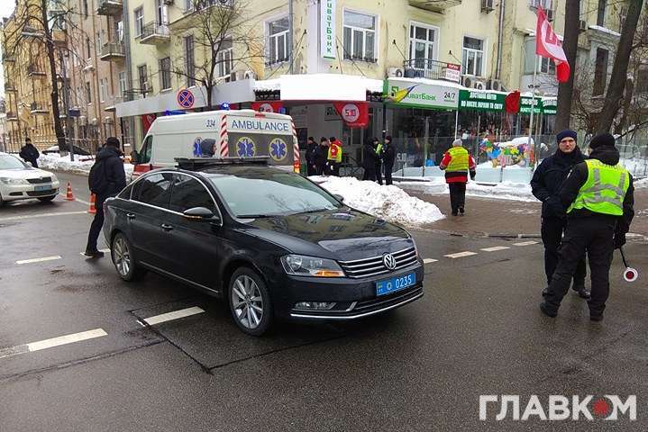 ДТП з авто поліції з кортежу Порошенка в Києві: опубліковані фото і відео з місця аварії