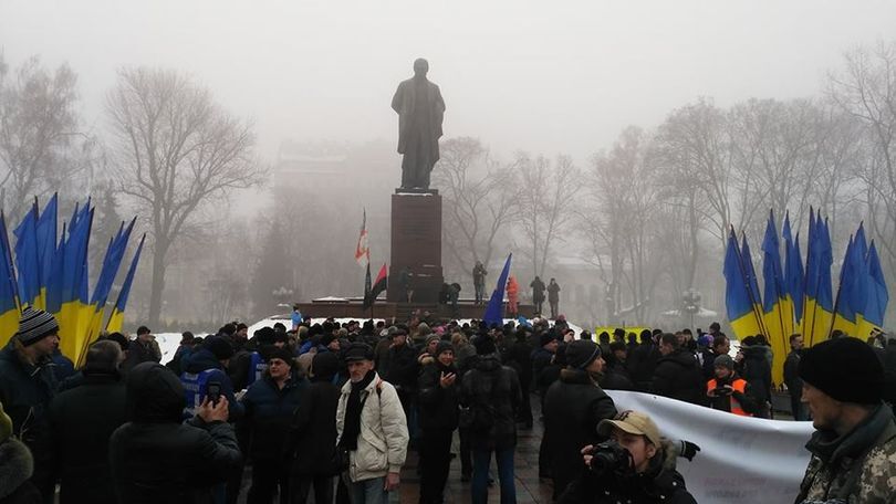 У Києві протестувальники прорвалися до пам'ятника Шевченку перед приїздом Порошенка