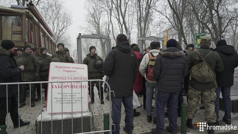 В Киеве протестующие прорвались к памятнику Шевченко перед приездом Порошенко