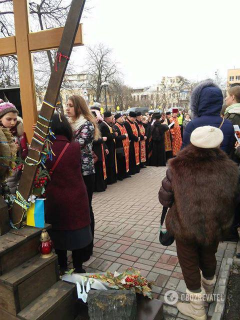 В центре Киева устроили крестный ход: фото и видео