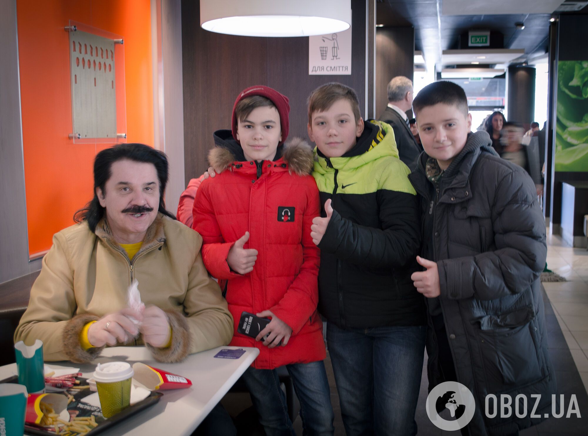 В метро и на бургеры со звездой: прогулка с Павлом Зибровым