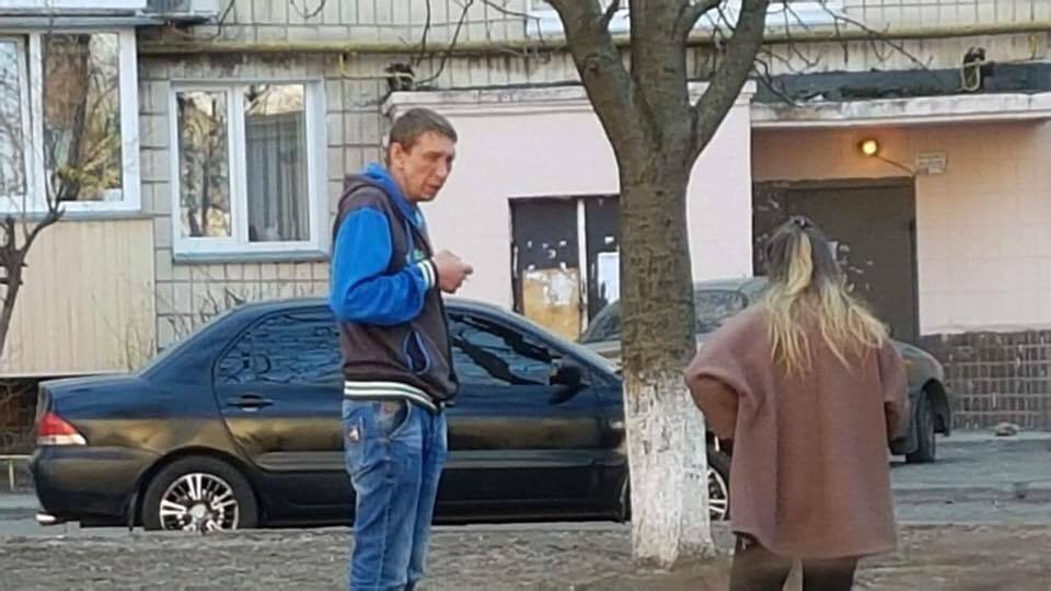 "Берегите детей!" В Киеве мужчина выкинул с девятого этажа собаку 