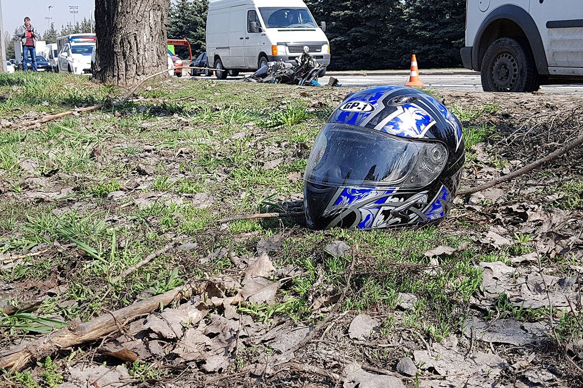 У Києві поліцейський на конфіскованому мотоциклі влаштував масштабну ДТП