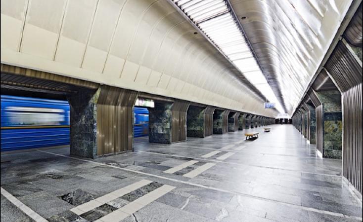 Станция метро "Дворец спорта"