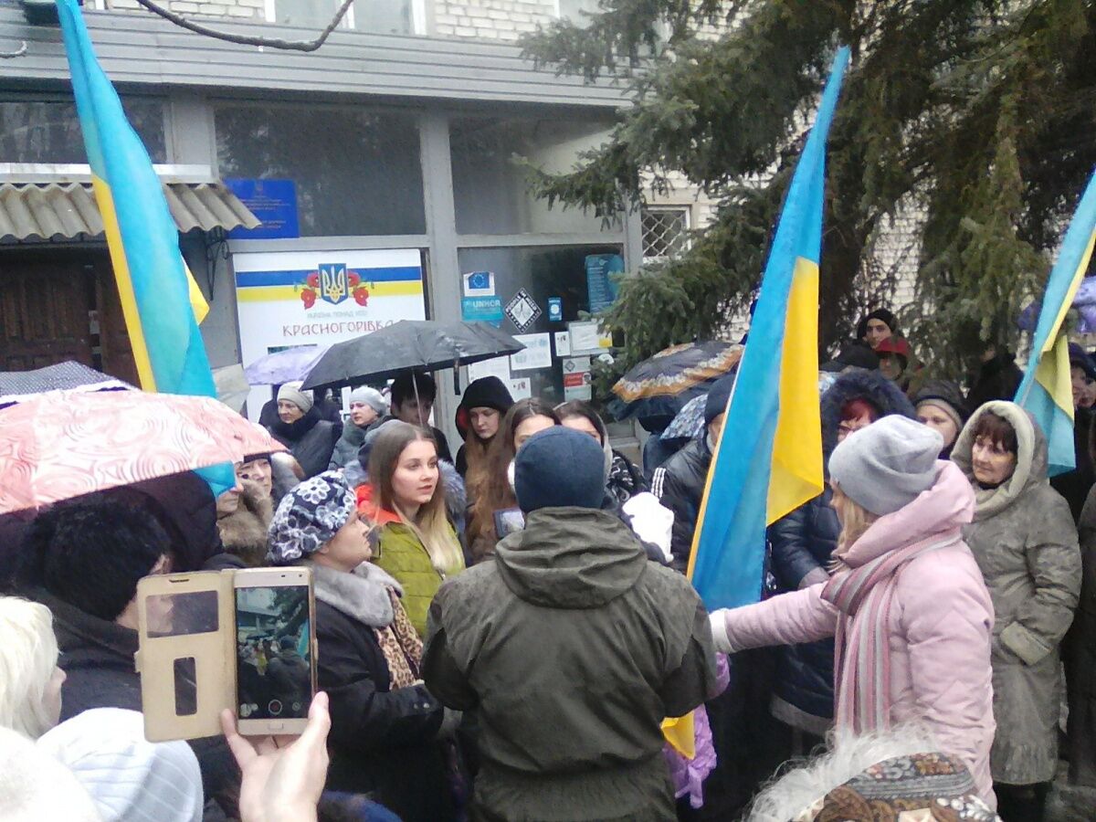 Мітинг на підтримку звільненого голови Красногорівської ВЦА Олега Ліванчука