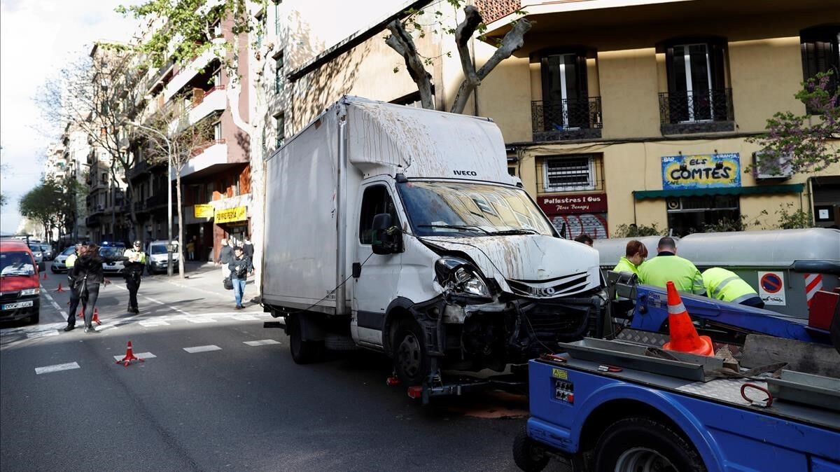   В Испании 3,5-тонный грузовик влетел в толпу: все подробности
