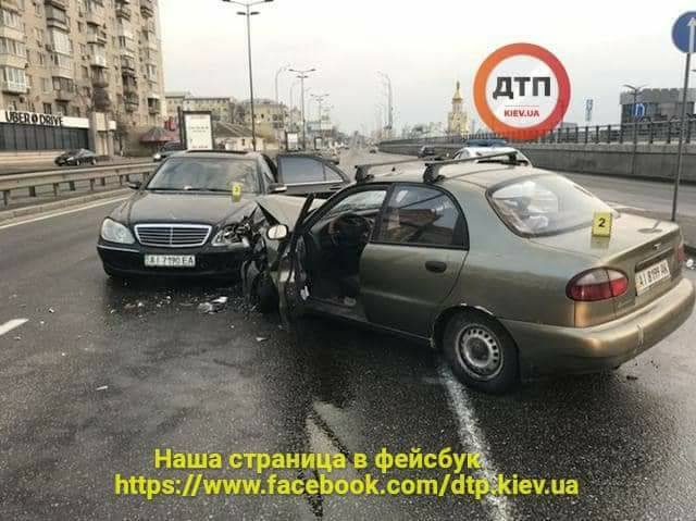 В Киеве пьяный водитель устроил ДТП