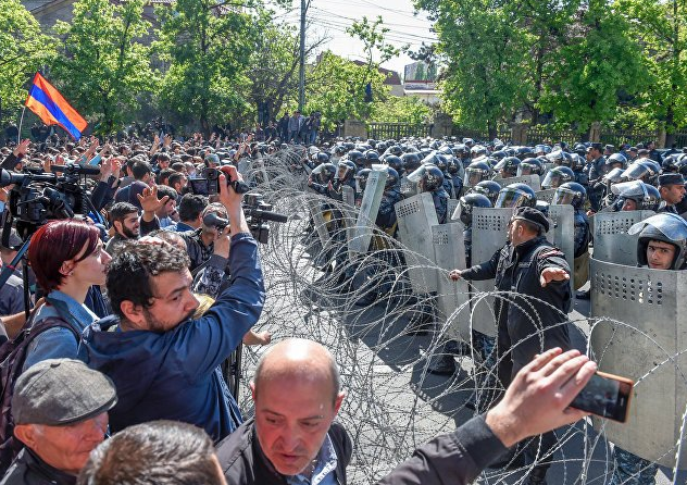 «Майдан» в Армении: десятки пострадавших