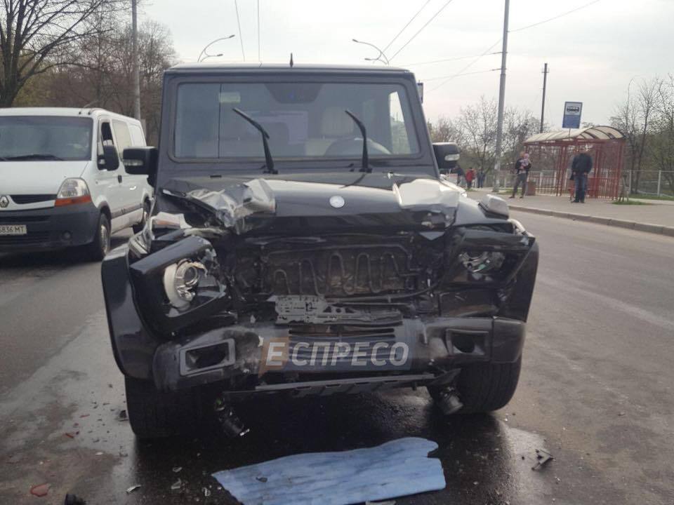 В Киеве пьяный автомойщик угнал и разбил авто кума Путина
